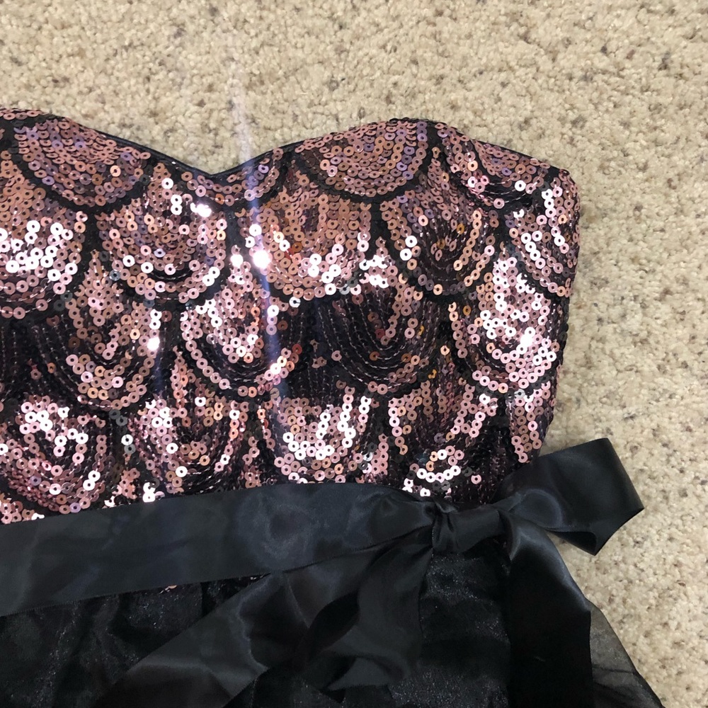 NWT. Pink/Black Sequin Tulle Strapless Dress